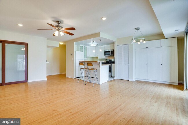 Building Photo - 5250 Valley Forge Dr