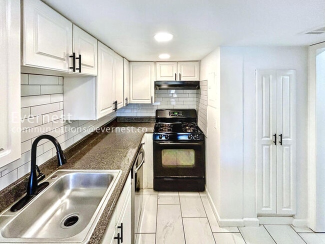 Foto del edificio - 526 Granite Ridge Pl