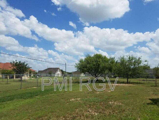 Foto del edificio - 8314 N Val Verde Rd