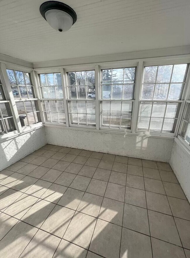 Foto del edificio - 2 bed, 1 bath Single Family Home Near Downtown!