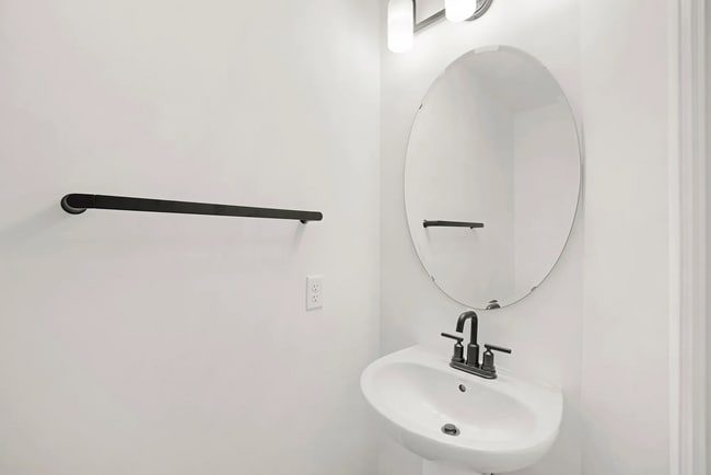 Building Photo - 43 Fairmount Grv Dr