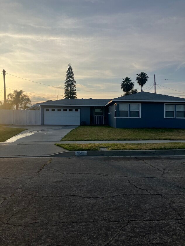 Primary Photo - 1145 Ashfield Ave