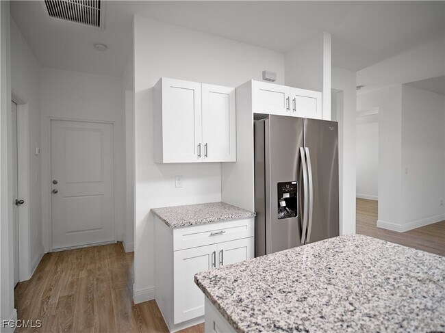 Building Photo - 3022 NE Beechwood Cir