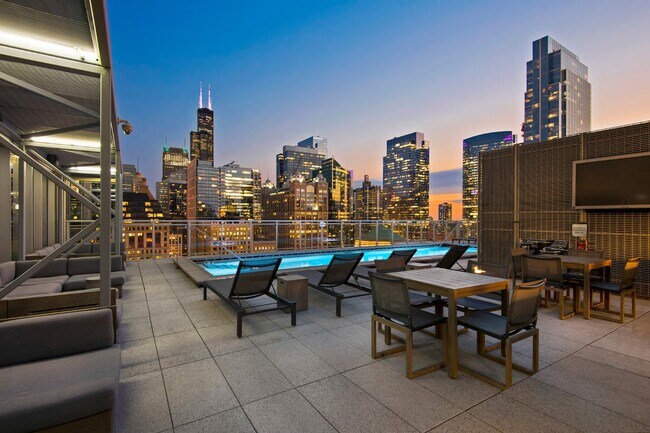 Building Photo - 129 W Kinzie St