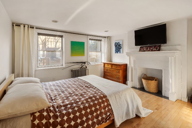Photo - 31 Wolcott St (Brooklyn, NY) Townhome