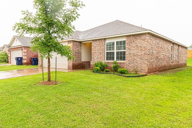 Building Photo - 3 bedroom, 2 bath home in Colony Pointe ne...