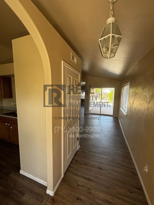 Foto del edificio - 813 Ardath Ln