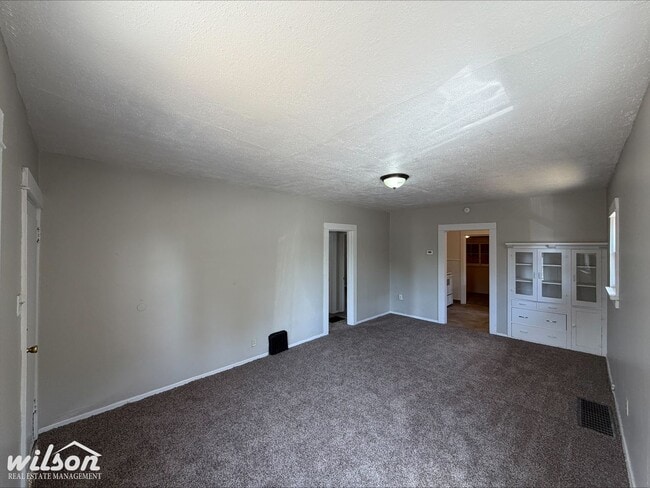 Building Photo - 1403 W Lincoln Ave