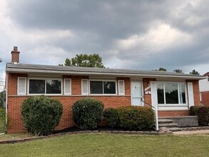 Building Photo - 29594 Maplewood St