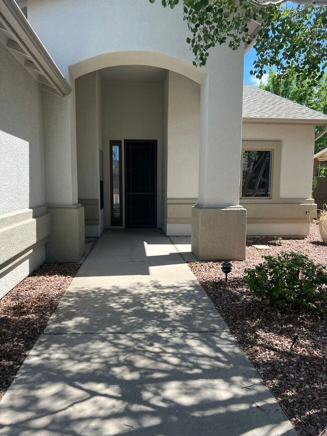 Building Photo - 3 Bedroom + Office and 3 Car Garage in Gra...
