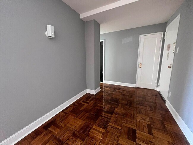 Foto del edificio - 184-14 64th Ave