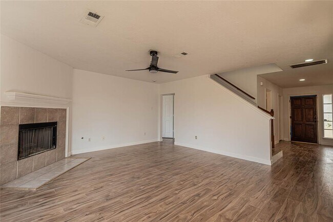Building Photo - 1818 Quiet Hollow Dr