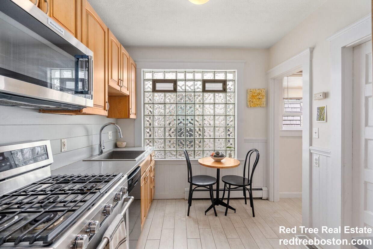 Primary Photo - 75 Brook St