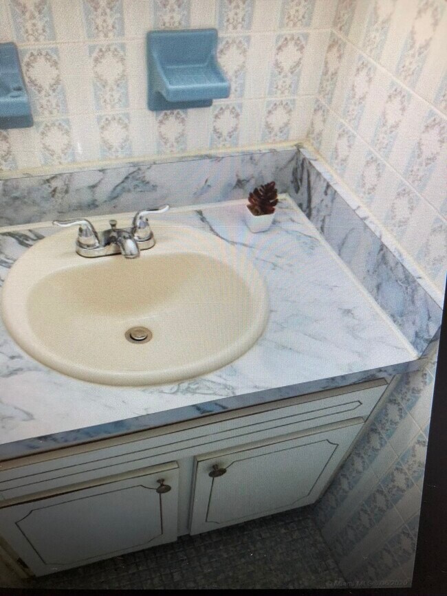 half bathroom - 6625 W 4th Ave