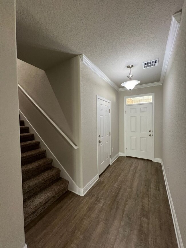 Building Photo - Stylish 4 Bedroom