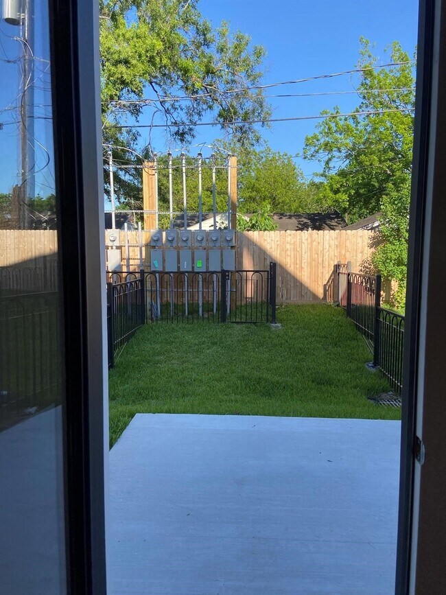 Foto del edificio - 3253 Real St