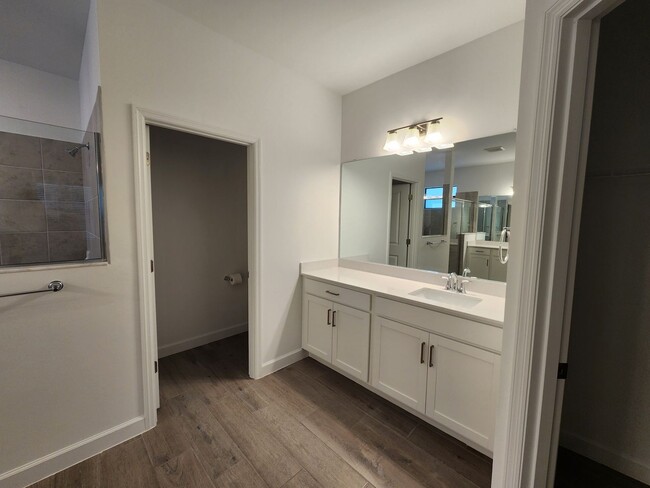 Foto del edificio - Beautiful New Construction 3BR/ 3BA/ 3 Car...