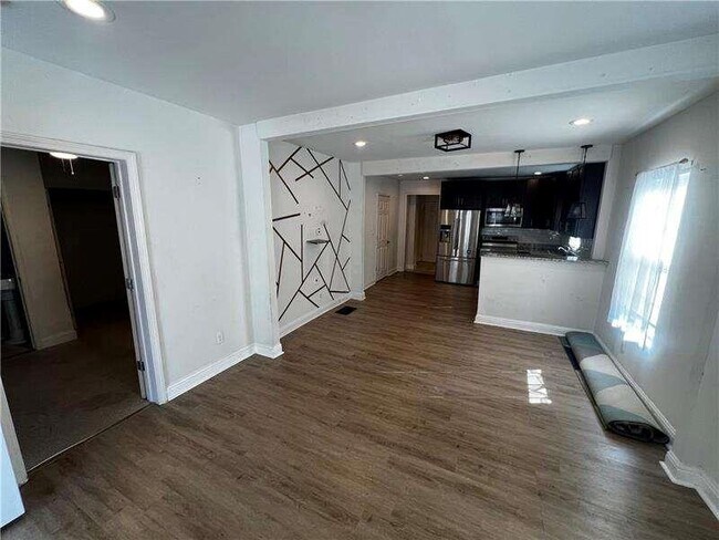 Building Photo - 1056 Welch St SW