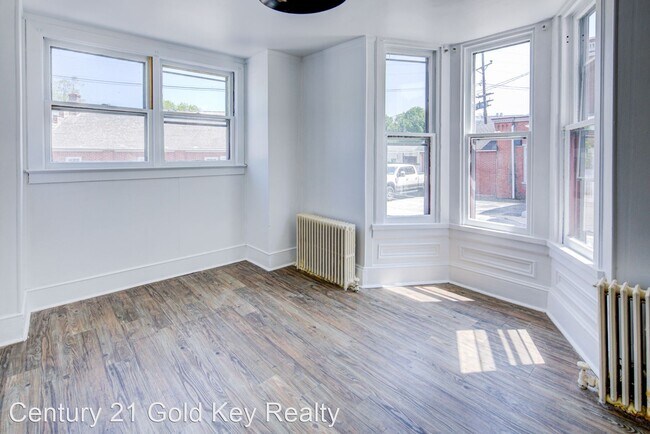 Building Photo - 3 br, 1 bath House - 130 W Main Street