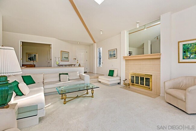 Building Photo - 2530 Navarra Dr