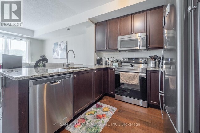 Building Photo - 3170 Erin Mills Pkwy