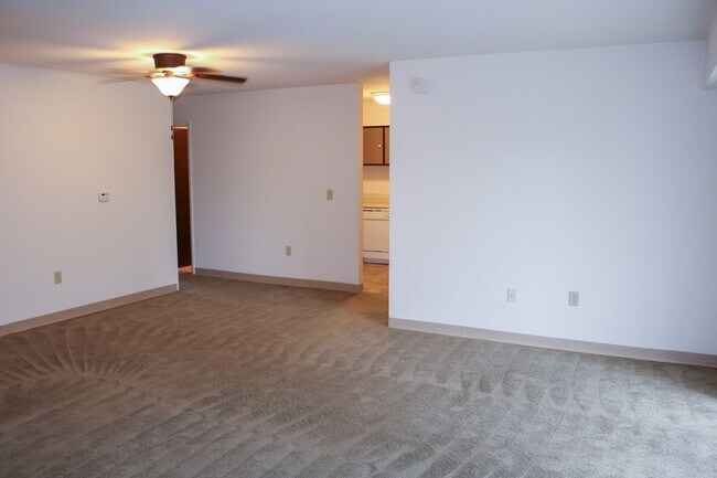 Building Photo - 700 Lee Dr