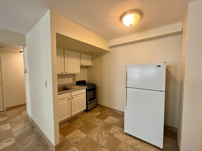 Interior Photo - 1029 E Knapp St