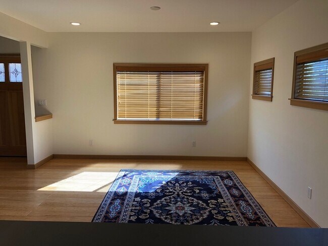 Foto del edificio - 7447 Corliss Ave N