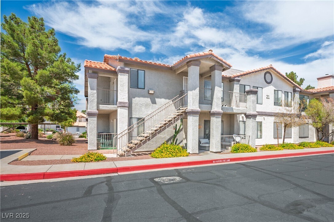 Foto principal - 1575 W Warm Springs Rd