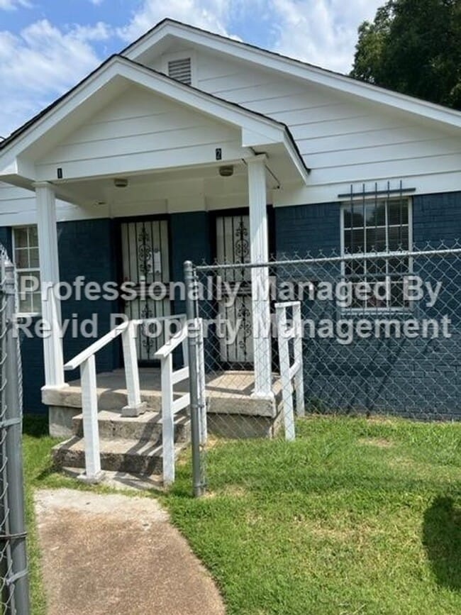 Building Photo - 1210 N Evergreen St
