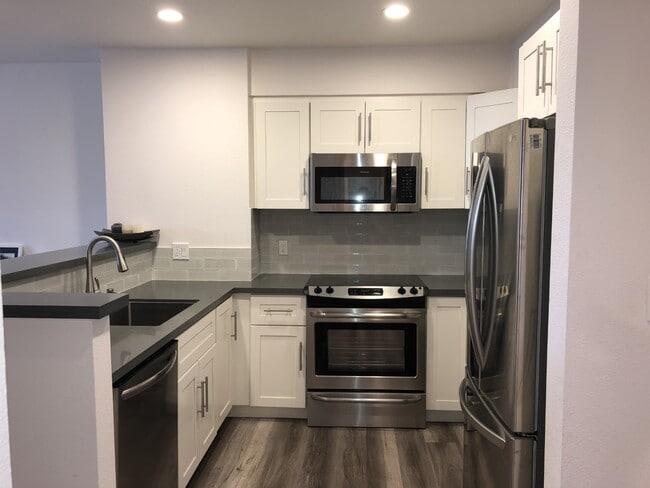 Building Photo - 8400 Oceanview Ter