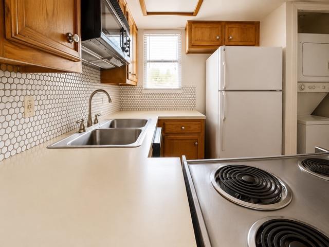 Building Photo - 706 W 22nd St