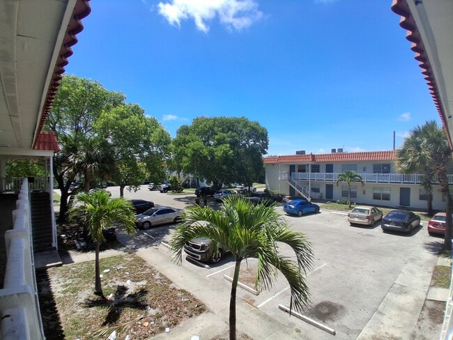 Building Photo - 401 SW 13th Pl