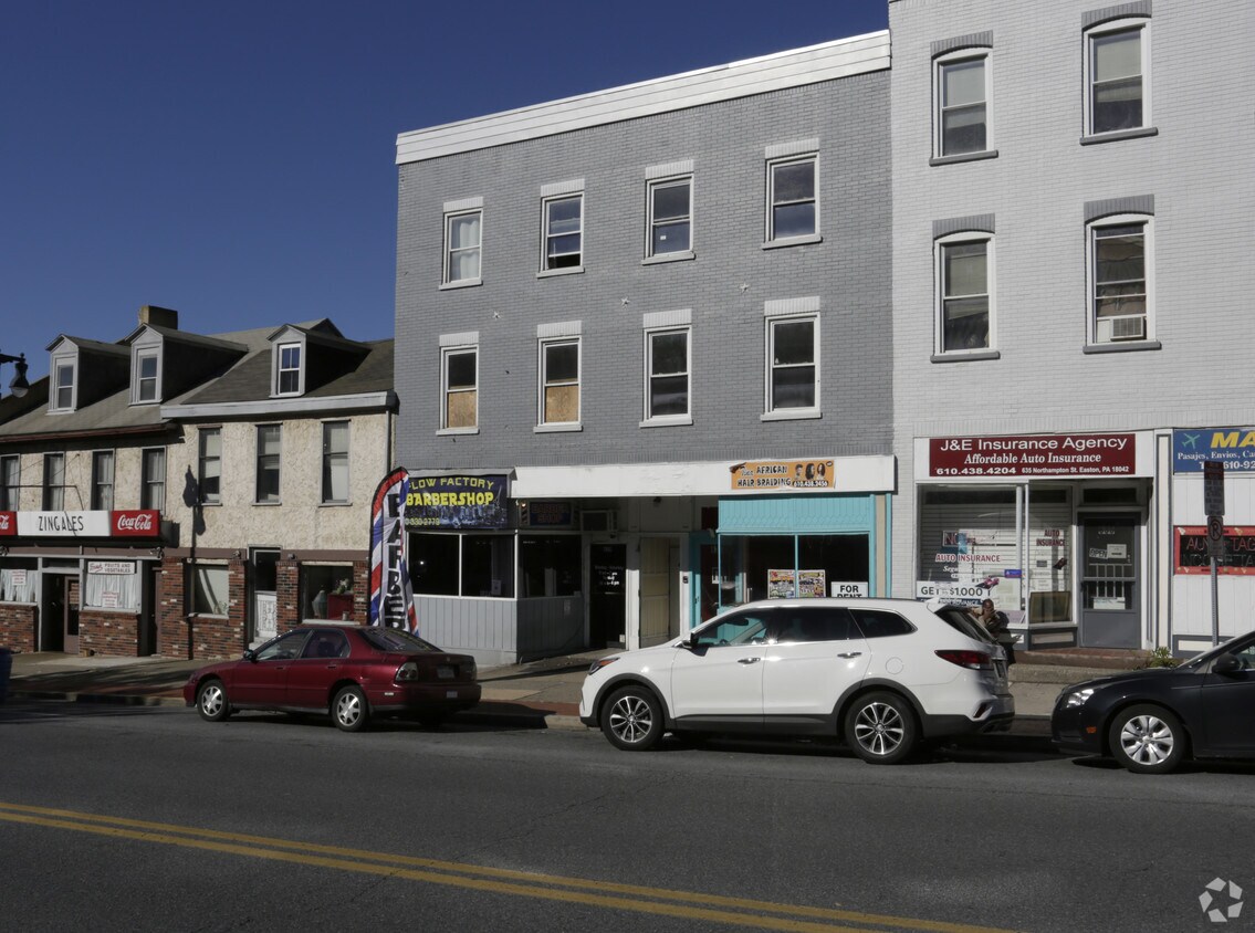Foto del edificio - 633-639 Northampton St