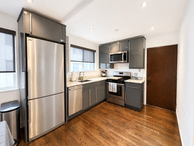 Turnkey Top-Floor Living in Gated Community Near City Park, Dining & Hospitals - Turnkey Top-Floor Living in Gated Community Near City Park, Dining & Hospitals Apartment