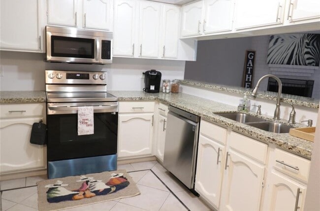 Building Photo - 23019 Good Dale Ln