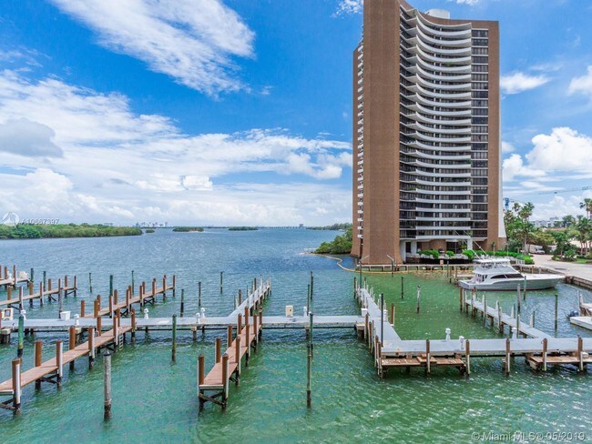 Foto del edificio - 770 NE 69th St