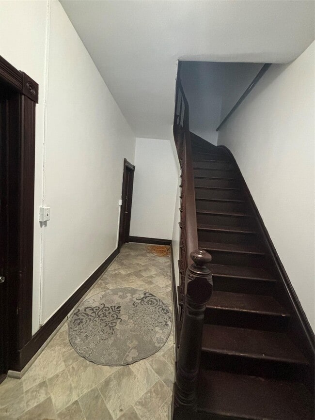 Building Photo - 135 5th Ave