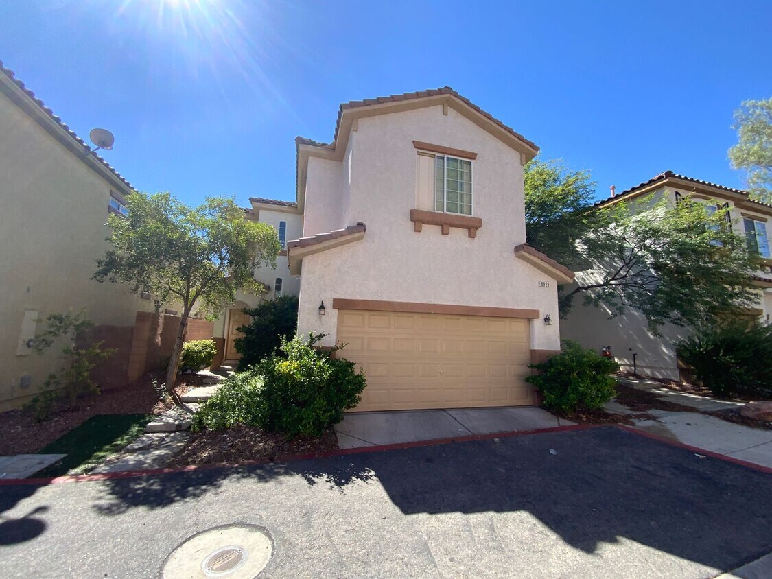 BEAUTIFUL HOME IN CENTENNIAL HILLS House Rental in Las Vegas, NV