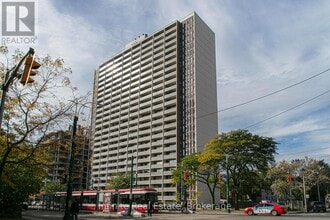 Building Photo - 666 Spadina Ave.