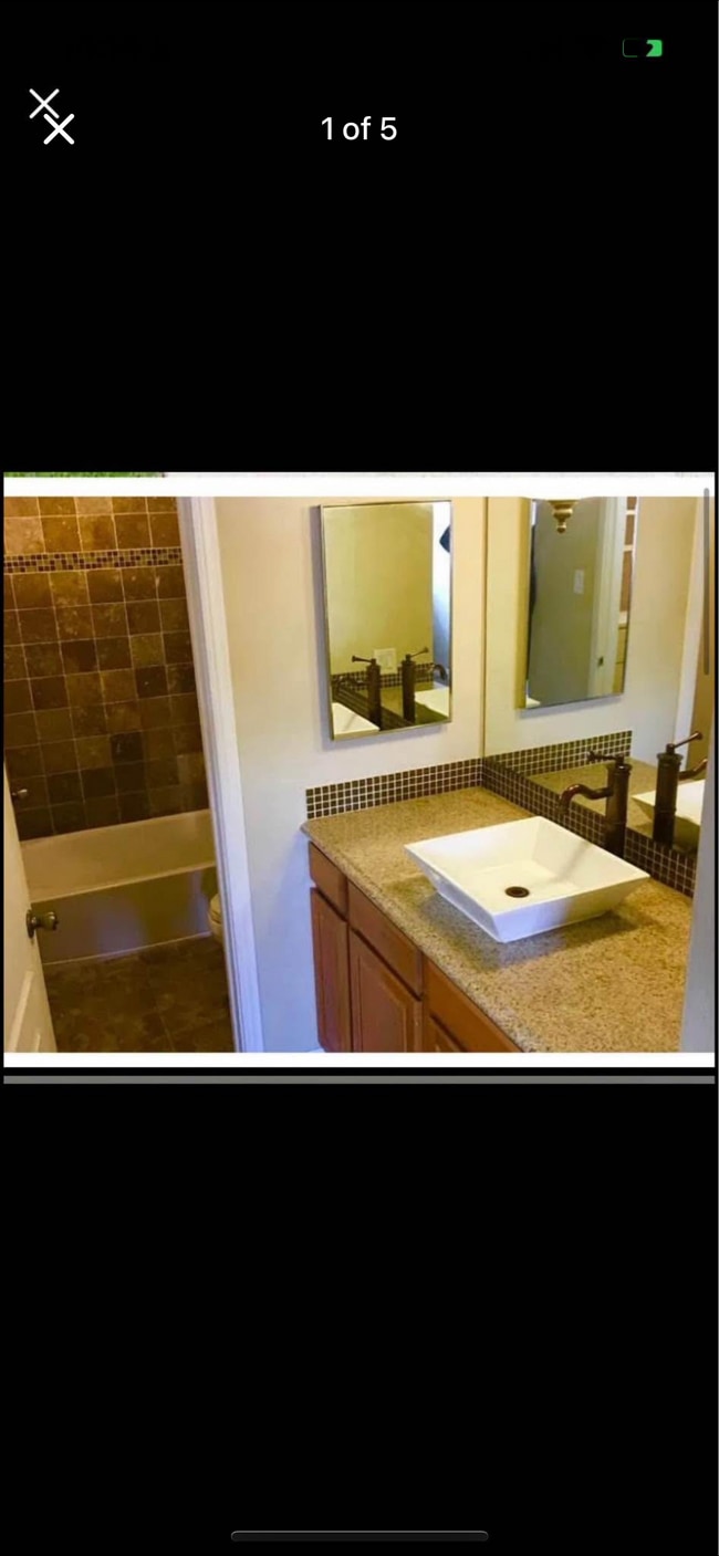 Foto del edificio - 21800 Schoenborn St