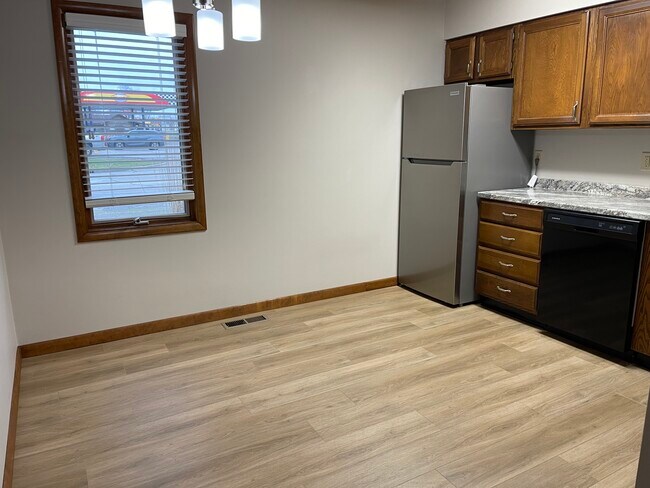 Dining/Kitchen - 521 Charleston Ave