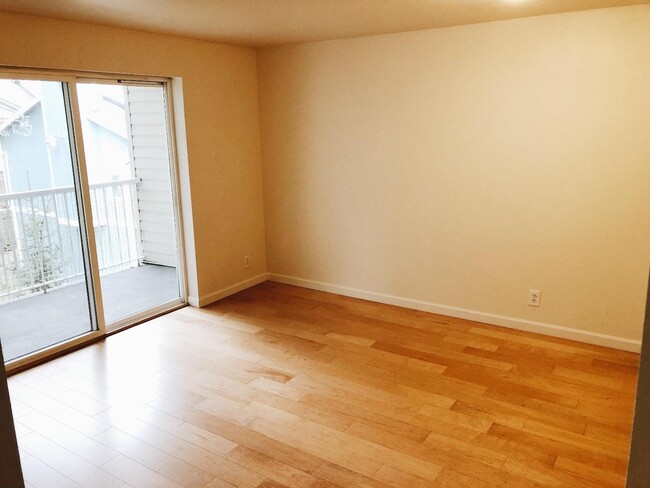 Foto del edificio - 12327 Roosevelt Way NE