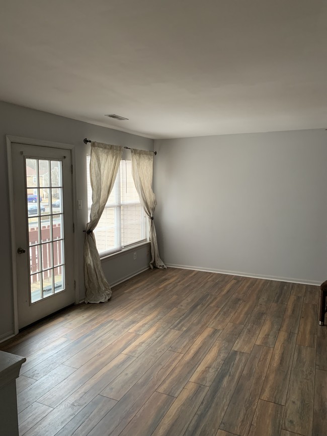 Living Room - 83 Woodbine Ct