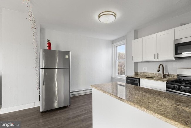 Building Photo - 1735 W Oxford St