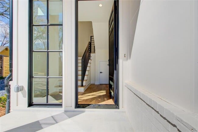 Building Photo - 1050 Snyder St NW
