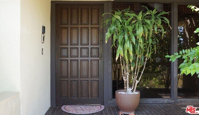 Foto del edificio - 1461 Laurel Way