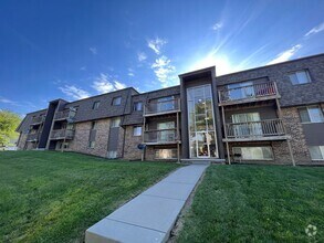Building Photo - 809 N 121st St
