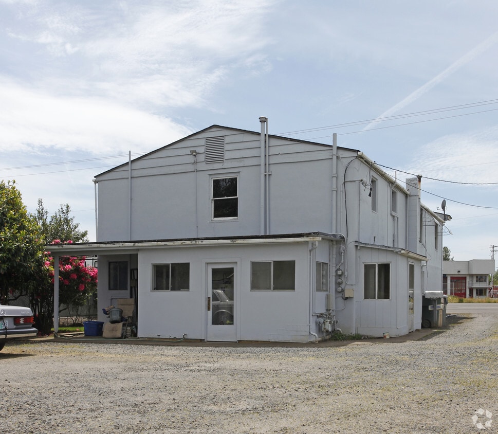 Building Photo - Southgate Apartments