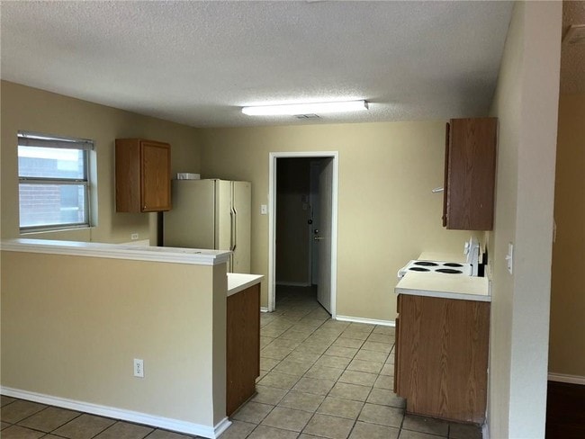 Building Photo - 4888 Waterford Dr